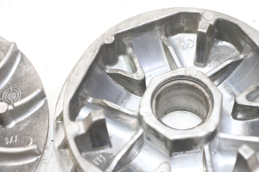 photo de VARIATOR HONDA FES S-WING SWING ABS 125 (2007 - 2015) - Distinctive features