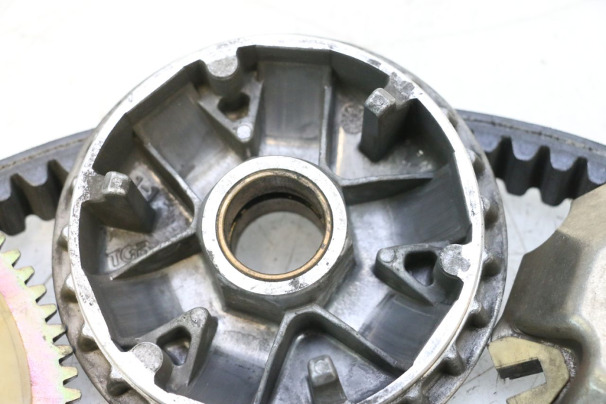 photo de VARIATOR PEUGEOT SATELIS COMPRESSOR K15 125 (2006 - 2009) - Surface and material condition