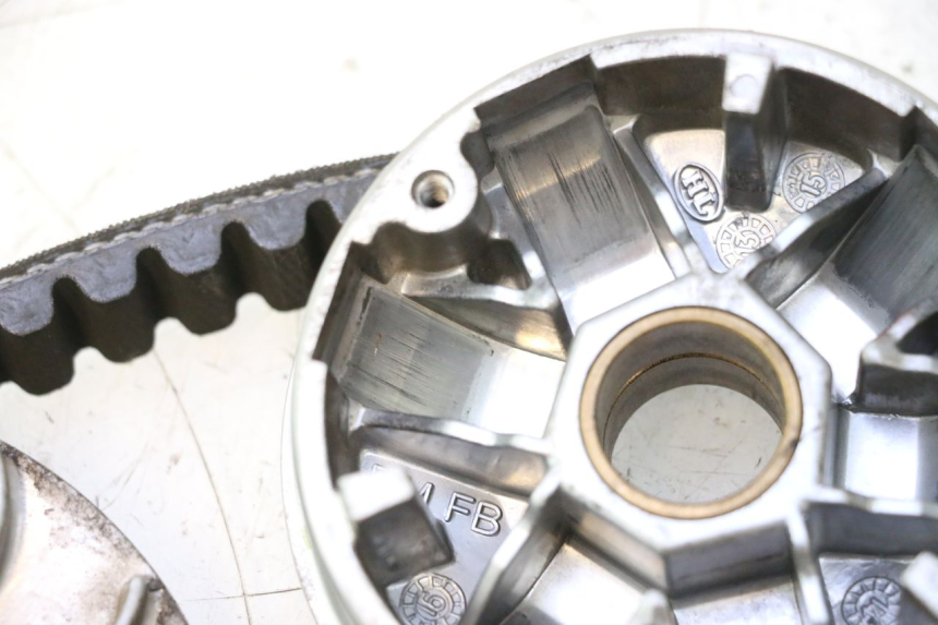 photo de VARIATOR PEUGEOT STREETZONE NAKED 2T 50 (2014 - 2018) - Detailed visual inspection