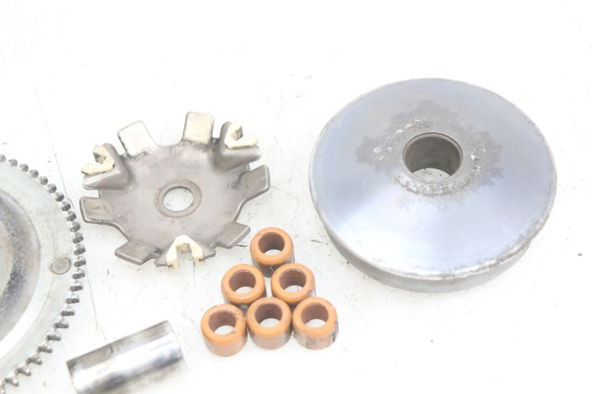 photo de VARIATOR PEUGEOT TREKKER 50 (1998 - 2004) - Alternative perspective