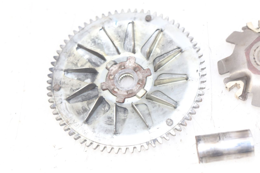 photo de VARIATOR PEUGEOT TREKKER 50 (1998 - 2004) - Fixing points details