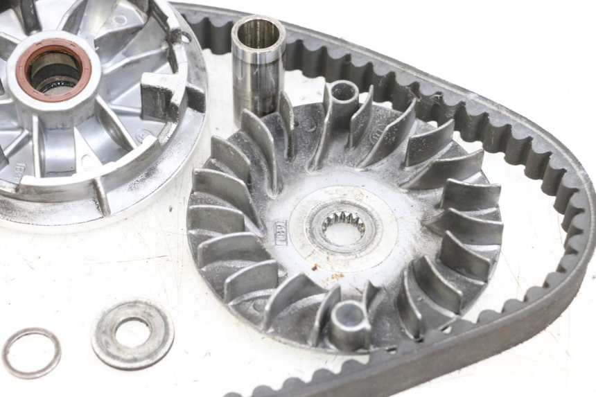 photo de VARIATOR YAMAHA XMAX X-MAX 125 (2006 - 2009) - Fixing points details