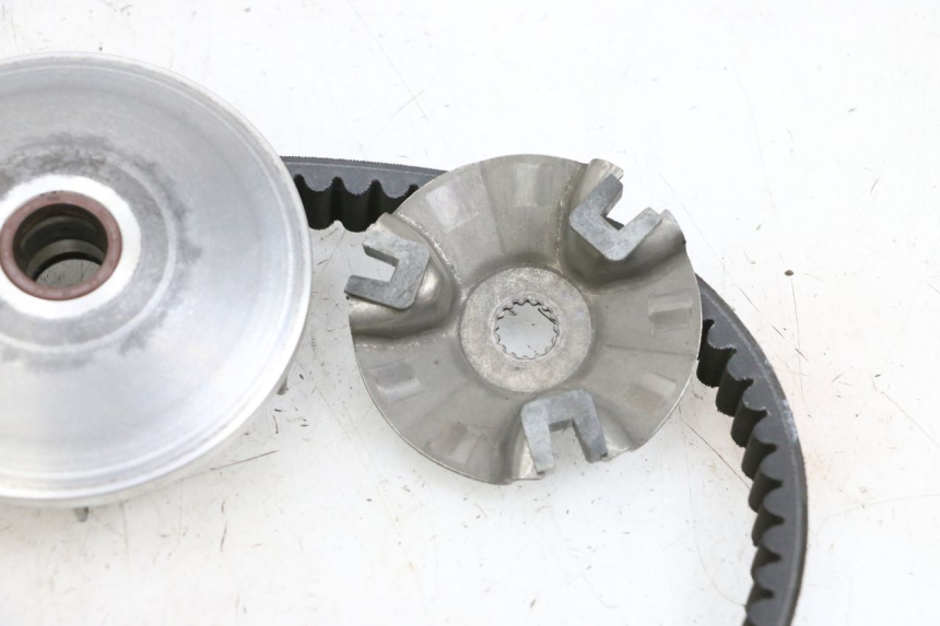 photo de VARIATOR YAMAHA XMAX X-MAX 125 (2006 - 2009) - Fixing points details