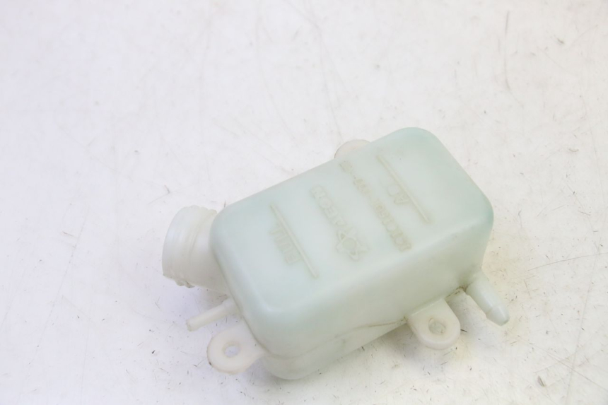 photo de COOLANT EXPANSION BOTTLE QUADRO 4 4D 350 (2015 - 2018) - Alternative perspective