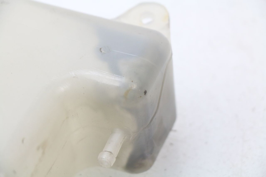 photo de COOLANT EXPANSION BOTTLE SUZUKI BURGMAN 125 (2007 - 2014) - Zoom on usage condition