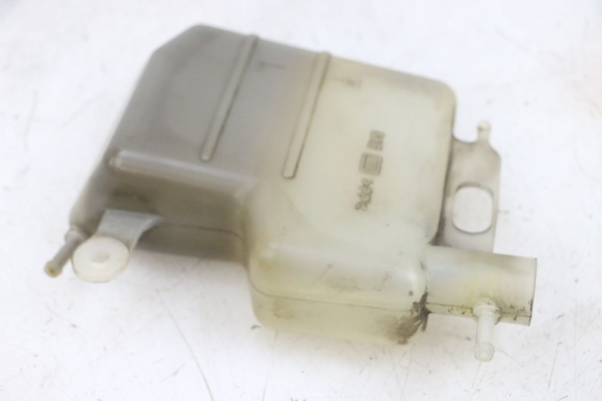 photo de COOLANT EXPANSION BOTTLE SUZUKI BURGMAN 650 (2013 - 2020) - Technical close-up