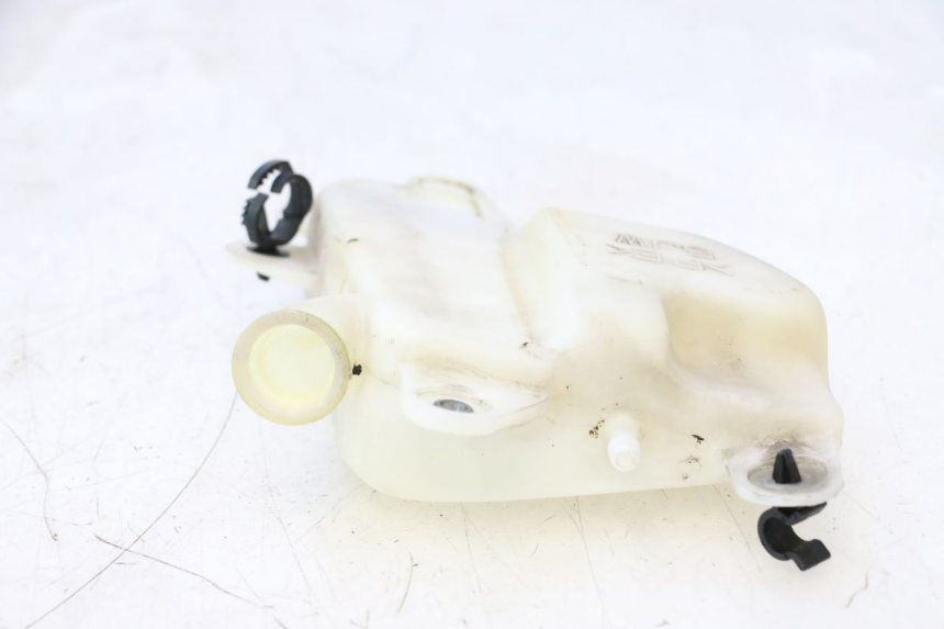 photo de COOLANT EXPANSION BOTTLE YAMAHA FJR 1300 (2001 - 2005) - Zoom on usage condition