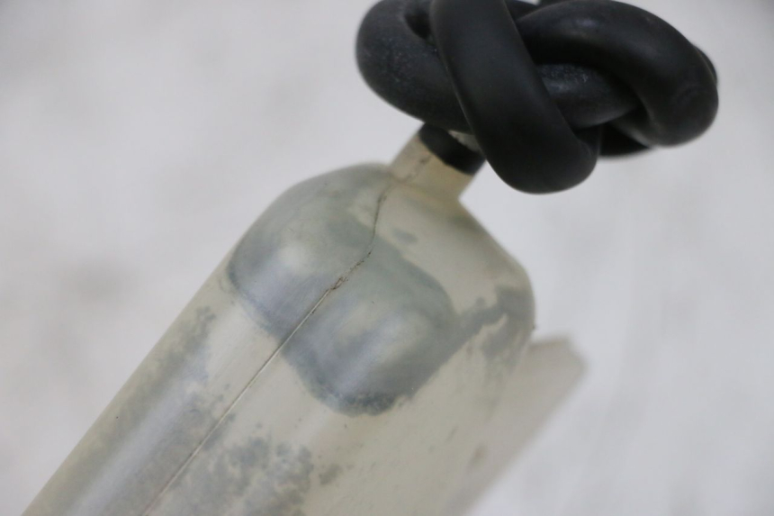 photo de COOLANT EXPANSION BOTTLE SUZUKI GSXR GSX-R 1000 (2003 - 2004) - Alternative perspective