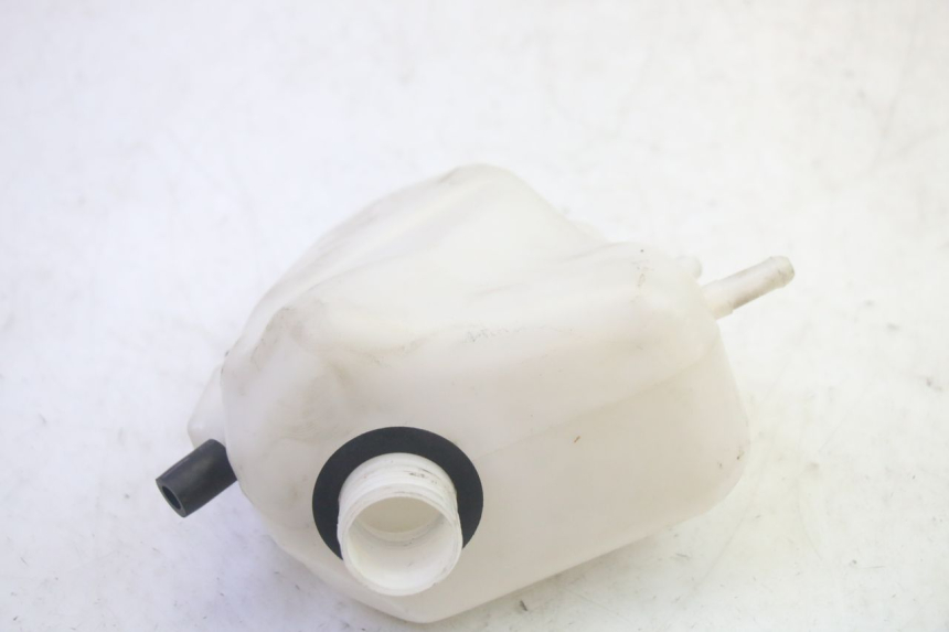 photo de COOLANT EXPANSION BOTTLE SYM GTS EVO 125 (2009 - 2013) - Alternative perspective