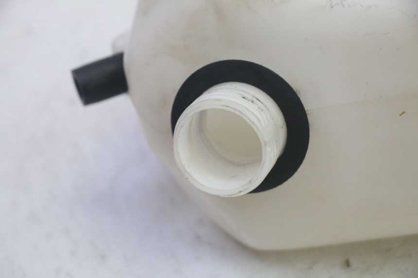 photo de COOLANT EXPANSION BOTTLE SYM GTS EVO 125 (2009 - 2013) - Technical close-up