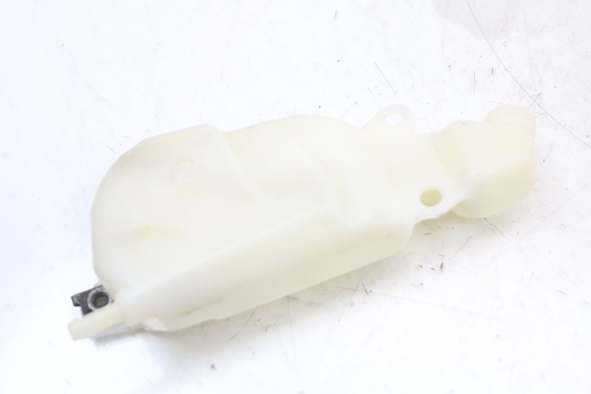photo de COOLANT EXPANSION BOTTLE HUSQVARNA SVARTPILEN 401 (2018 - 2023) - Technical close-up