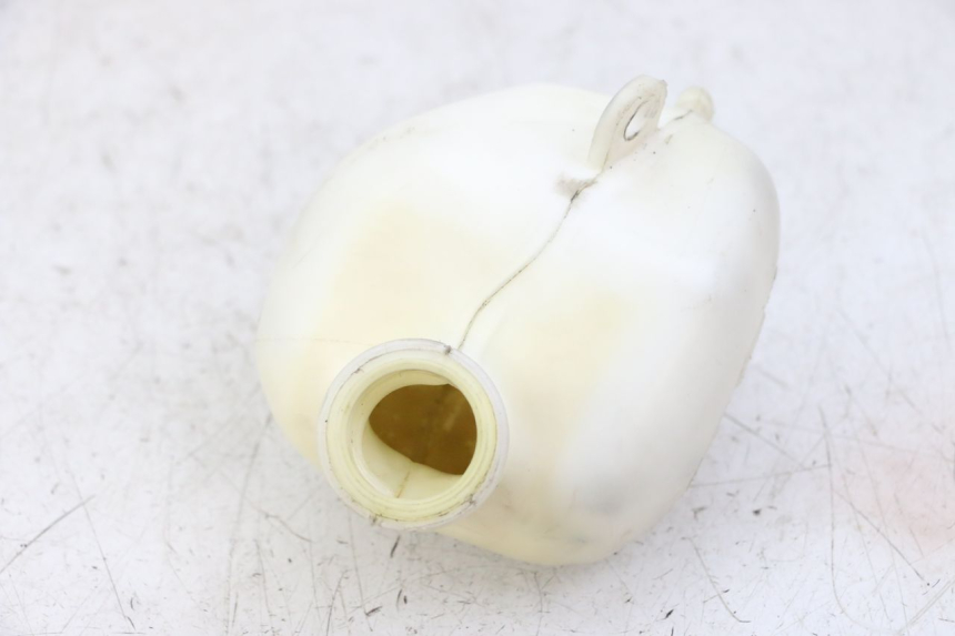 photo de COOLANT EXPANSION BOTTLE PEUGEOT SATELIS 125 (2013 - 2018) - Alternative perspective