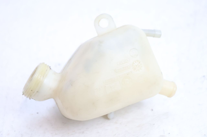photo de COOLANT EXPANSION BOTTLE PEUGEOT SATELIS 125 (2006 - 2009) - Alternative perspective