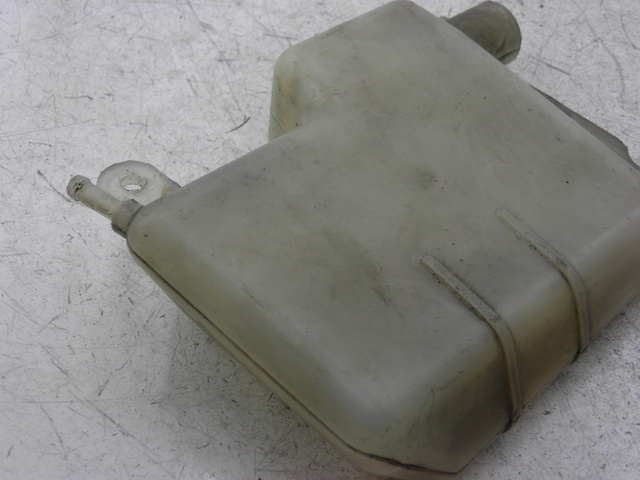 photo de COOLANT EXPANSION BOTTLE SUZUKI BURGMAN EXECUTIVE 650 (2008 - 2010) - Component detail