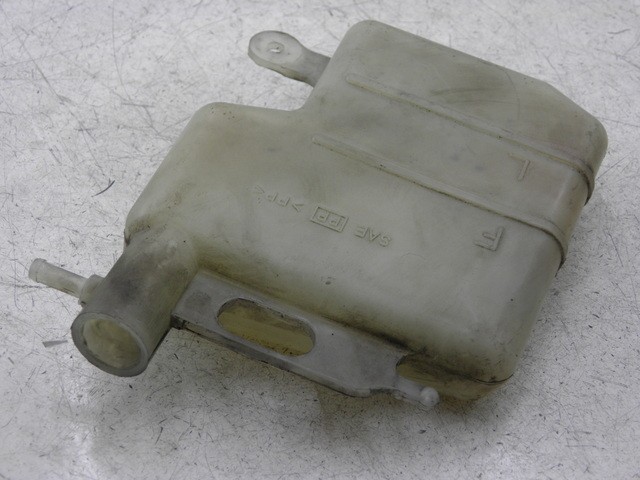 photo de COOLANT EXPANSION BOTTLE SUZUKI BURGMAN EXECUTIVE 650 (2008 - 2010) - Zoom on usage condition