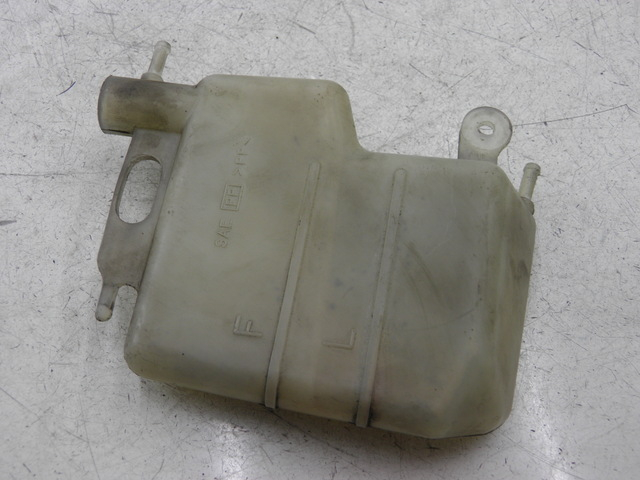 photo de COOLANT EXPANSION BOTTLE SUZUKI BURGMAN EXECUTIVE 650 (2008 - 2010) - Alternative perspective