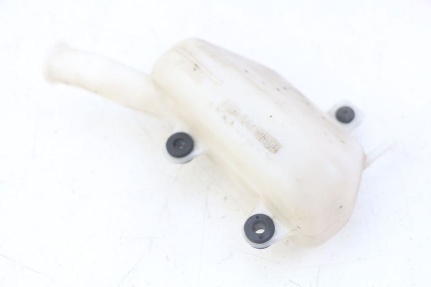 photo de EXPANSION TANK HONDA VT C SHADOW 125 (1999 - 2007) - Alternative perspective