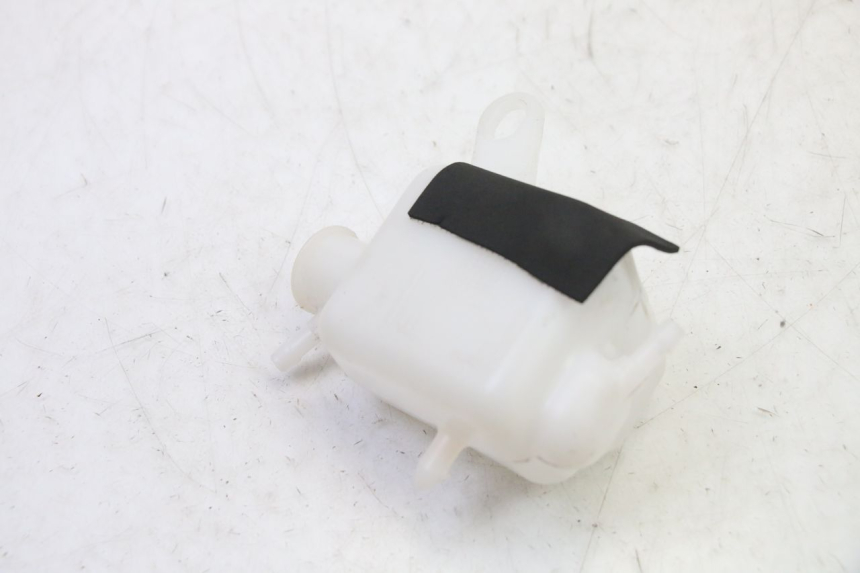 photo de COOLANT EXPANSION BOTTLE YAMAHA XMAX X-MAX 125 (2021 - 2025) - Zoom on usage condition