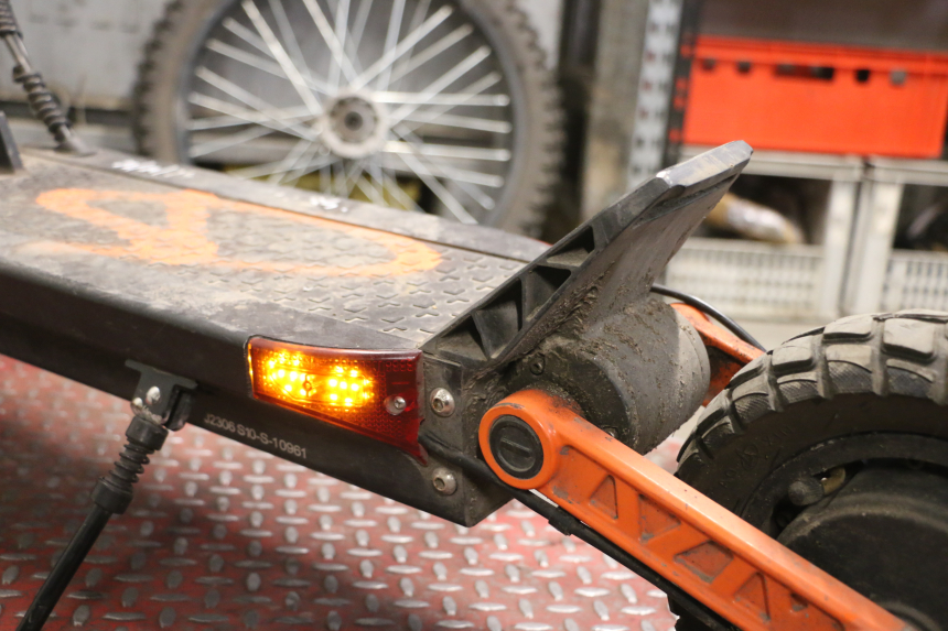 photo de PILOT LIGHT JOYOR S10-S-Z 1 - Surface and material condition