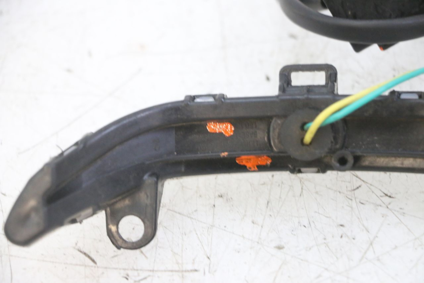 photo de PILOT LIGHT PEUGEOT KISBEE 2T 50 (2018 - 2022) - Fixing points details