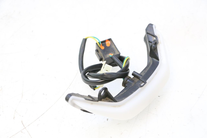 photo de POSITION LIGHT PEUGEOT KISBEE 4T 50 (2018 - 2022) - Surface and material condition