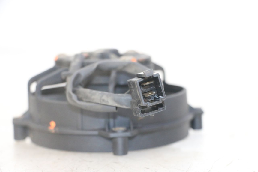 photo de FAN YAMAHA XMAX X-MAX 125 (2006 - 2009) - Alternative perspective