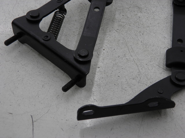 photo de UNDERSEAT ROD SHOCK PIAGGIO XEVO - X EVO 125 (2010 - 2015) - Alternative perspective