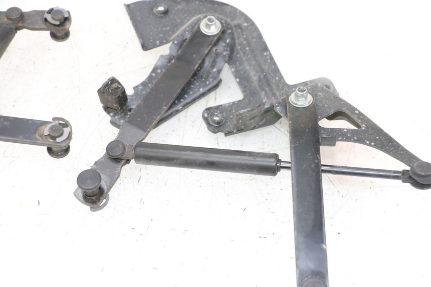 photo de UNDERSEAT ROD SHOCK PEUGEOT SATELIS 125 (2013 - 2018) - Component detail