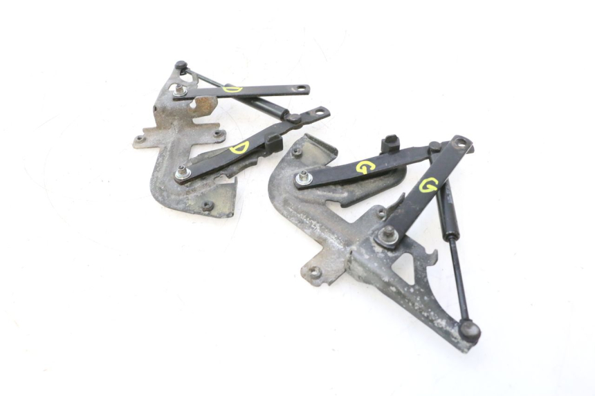 photo de UNDERSEAT ROD SHOCK PEUGEOT SATELIS 125 (2013 - 2018) - Alternative perspective