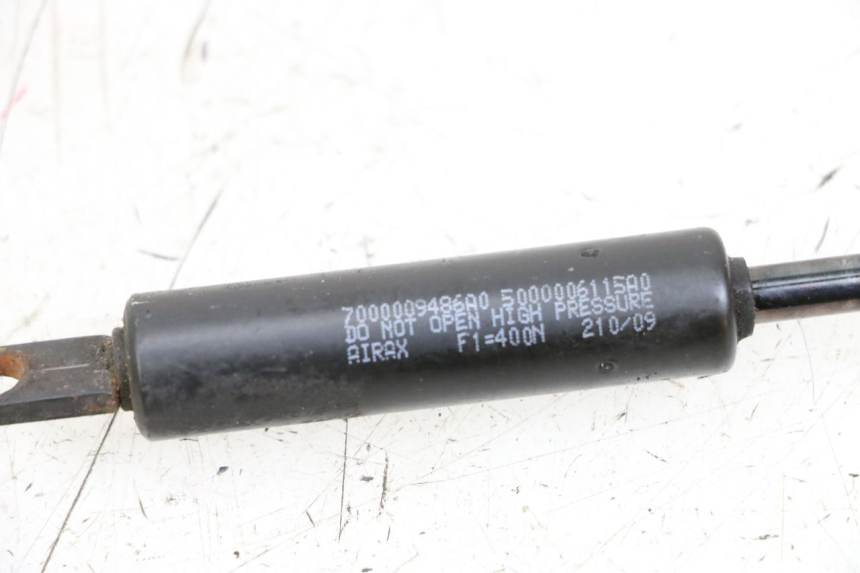 photo de SEAT ROD SHOCK  YAMAHA XMAX X-MAX 125 (2006 - 2009) - Zoom on usage condition