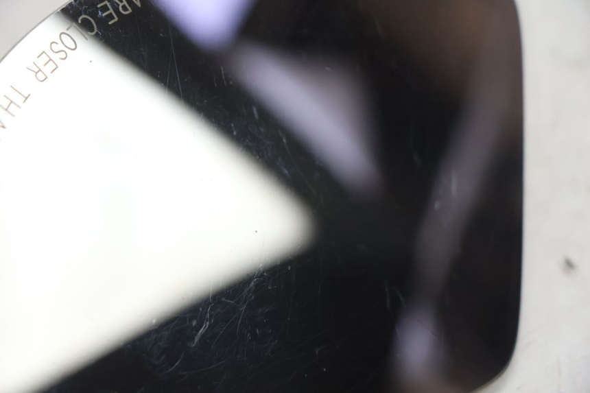 photo de LEFT GLASS MIRROR PIAGGIO X9 EVOLUTION 125 (2003 - 2007) - Zoom on usage condition