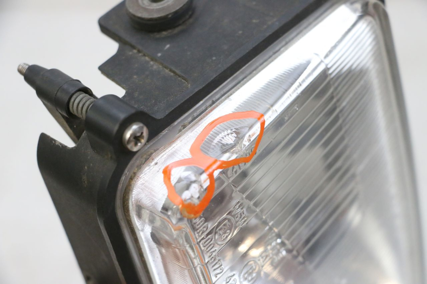 photo de HEADLIGHT GLASS CAGIVA SUPER CITY 125 (1992 - 1997) - Zoom on usage condition