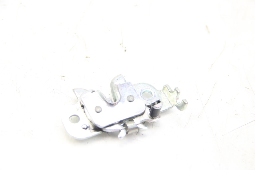 photo de SEAT LOCK PEUGEOT KISBEE 4T 50 (2018 - 2022) - Zoom on usage condition