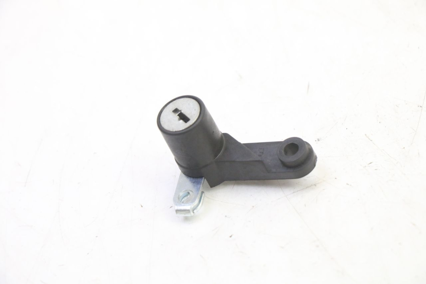 photo de SEAT LOCK YAMAHA XMAX X-MAX 125 (2021 - 2025) - Alternative perspective