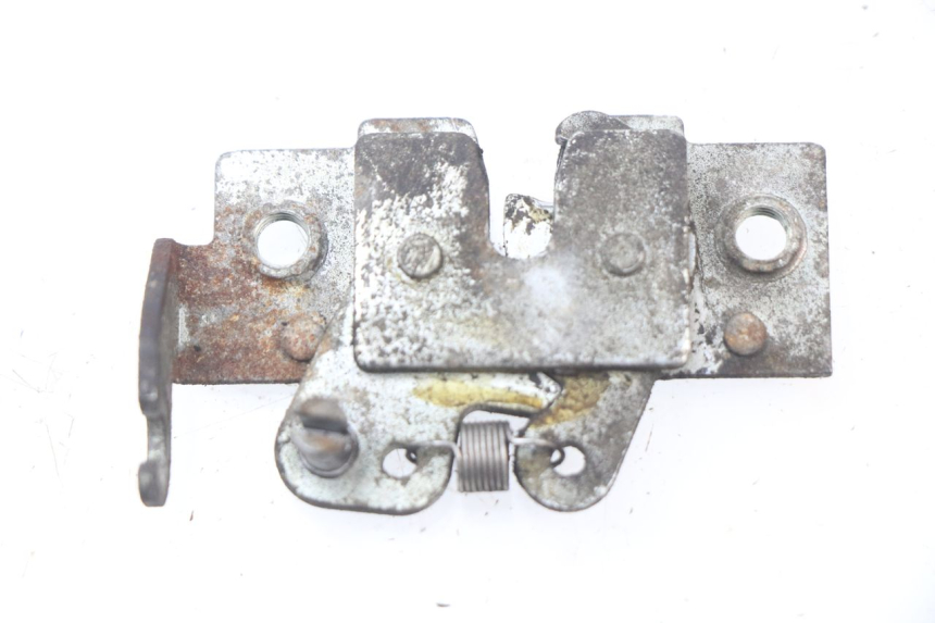 photo de LOCKING MECHANISM COVER HONDA FES PANTHEON 125 (2003 - 2007) - Main view