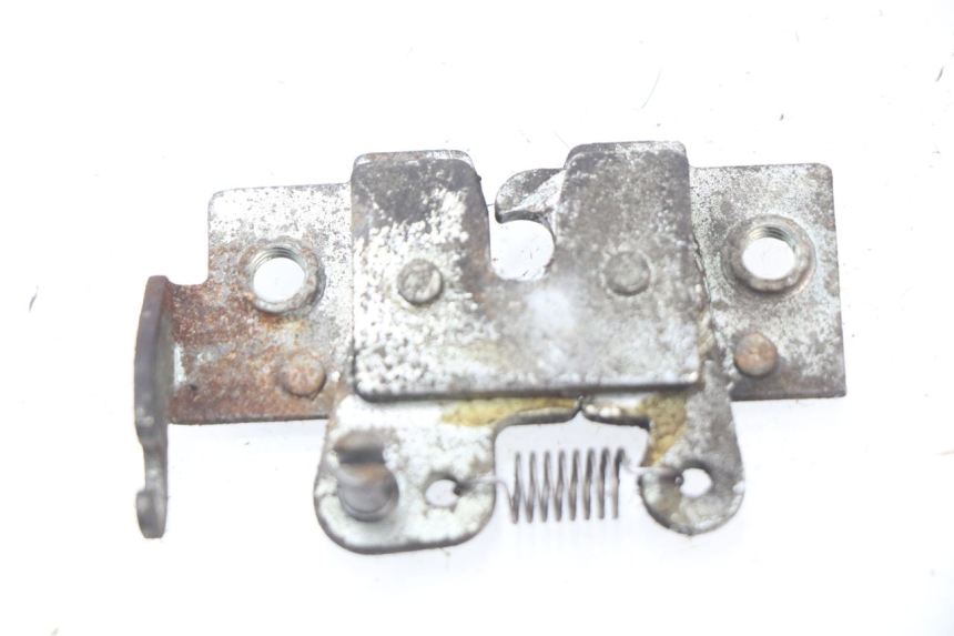 photo de LOCKING MECHANISM COVER HONDA FES PANTHEON 125 (2003 - 2007) - Component detail