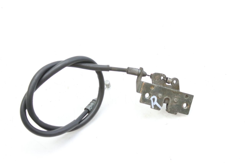 photo de LOCKING MECHANISM COVER HONDA FES PANTHEON 125 (2003 - 2007) - Zoom on usage condition