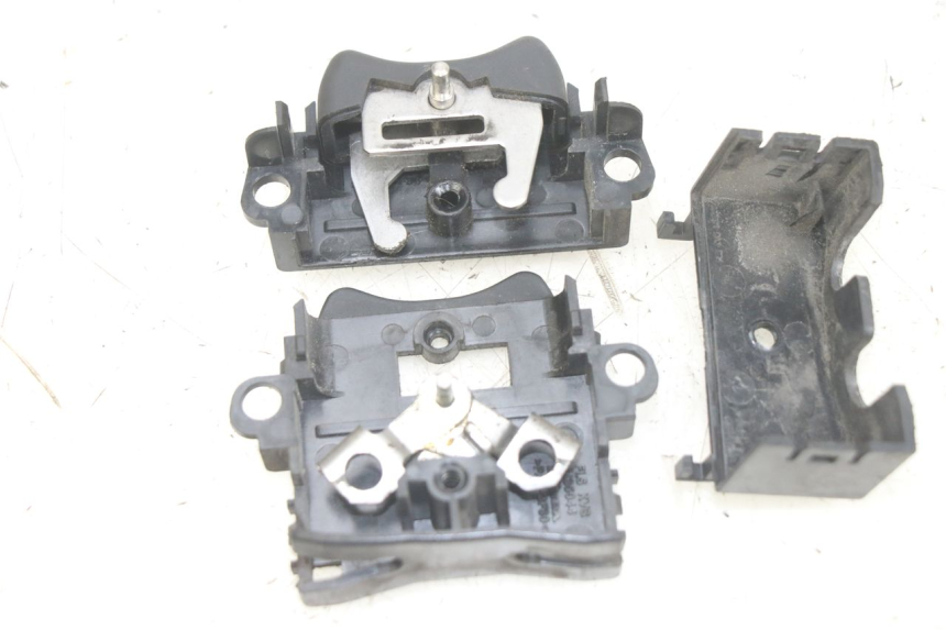 photo de LOCKING MECHANISM COVER HONDA PCX (JF28) 125 (2009 - 2011) - Component detail