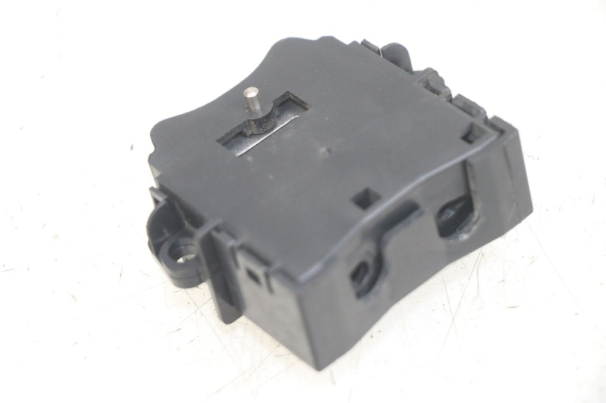 photo de LOCKING MECHANISM COVER HONDA PCX (JF28) 125 (2009 - 2011) - Zoom on usage condition