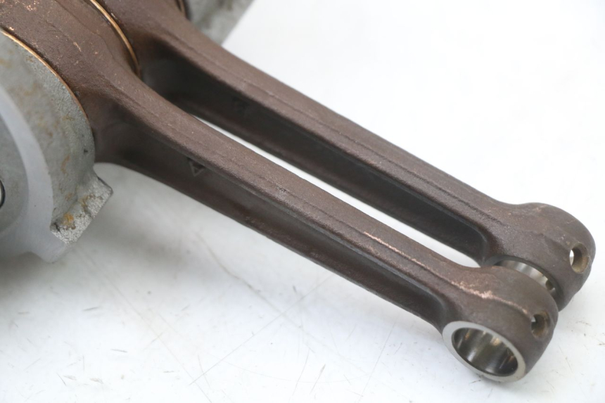 photo de CRANKSHAFT HYOSUNG GV AQUILA 125 (2000 - 2009) - Alternative perspective