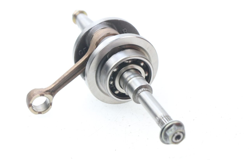 photo de CRANKSHAFT PEUGEOT KISBEE 2T 50 (2018 - 2022) - Alternative perspective