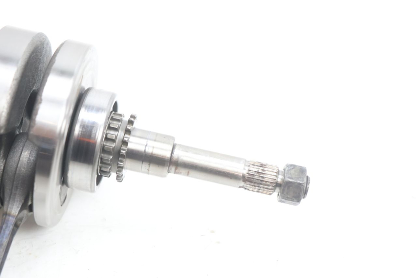photo de CRANKSHAFT PEUGEOT KISBEE 4T 50 (2010 - 2017) - Alternative perspective