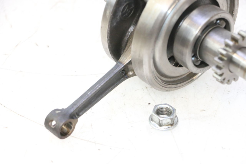 photo de CRANKSHAFT PEUGEOT KISBEE 4T 50 (2018 - 2022) - Alternative perspective
