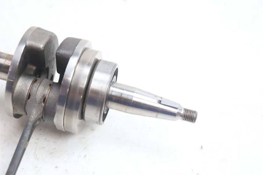 photo de CRANKSHAFT PEUGEOT LUDIX ONE 14P 50 (2004 - 2013) - Alternative perspective