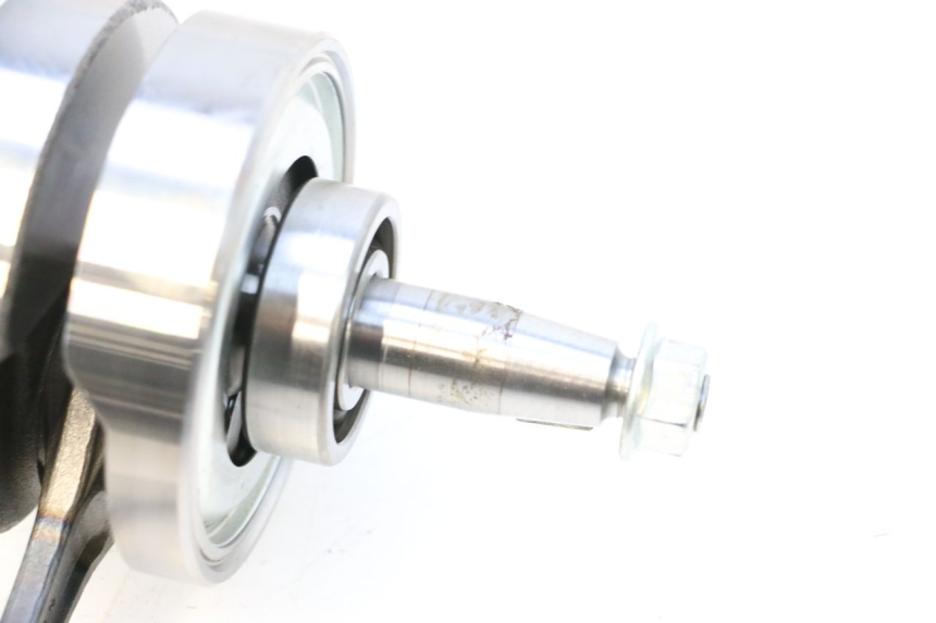 photo de CRANKSHAFT PIAGGIO ZIP 4T 50 (2018 - 2020) - Alternative perspective