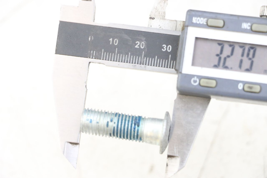 photo de BRAKE DISC BOLT YAMAHA AEROX 2T 50 (2013 - 2017) - Alternative perspective