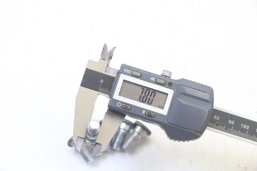 photo de BRAKE DISC BOLT HYOSUNG GV AQUILA 125 (2000 - 2009) - Technical close-up