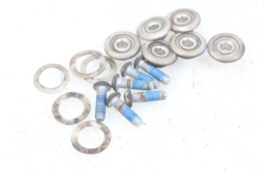 photo de BRAKE DISC BOLT PIAGGIO BEVERLY 125 (2010 - 2015) - Alternative perspective