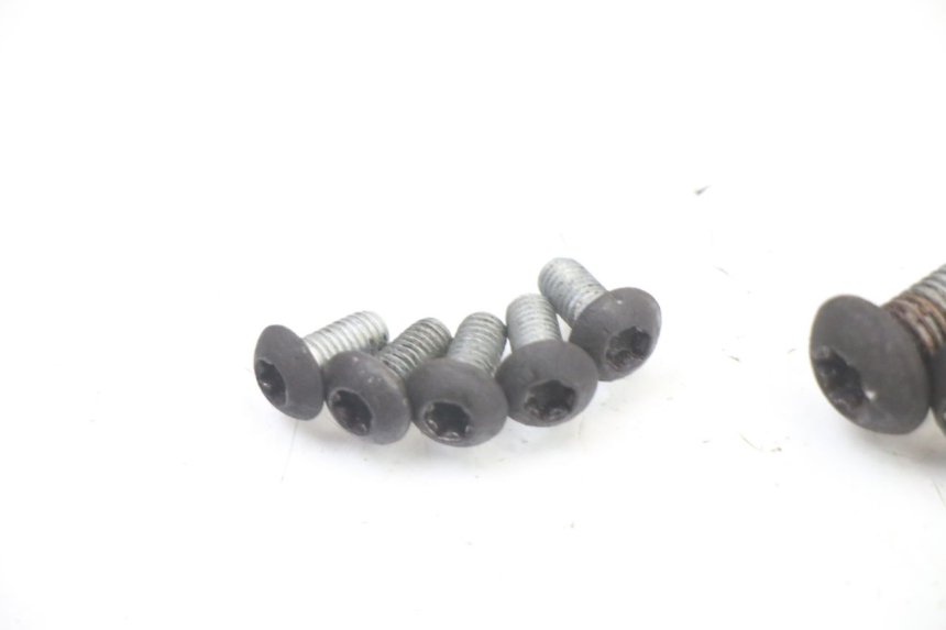 photo de BRAKE DISC BOLT BMW C1 125 (2000 - 2003) - Fixing points details