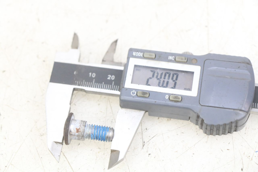 photo de BRAKE DISC BOLT SUZUKI BURGMAN 650 (2002 - 2004) - Zoom on usage condition